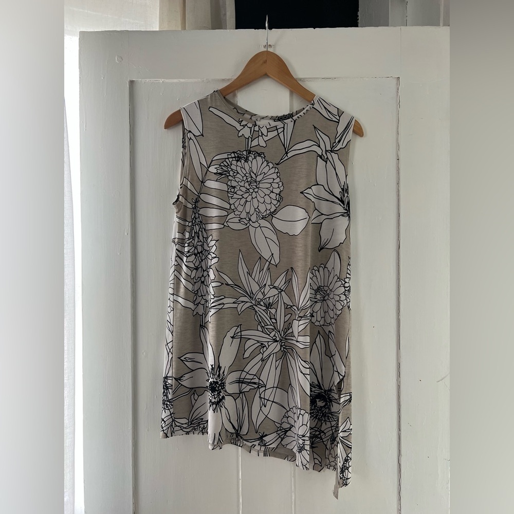 Clara Sun Woo NWOT White Floral Sleeveless Blouse Size Small